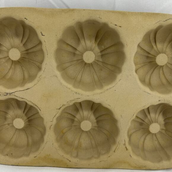 Pampered Chef Stoneware Mini Fluted Bundt Pan Family Heritage Classic - Picture 3 of 10